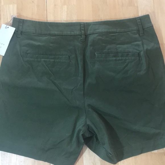NWT Green Shorts Size 8 - Picture 6 of 12